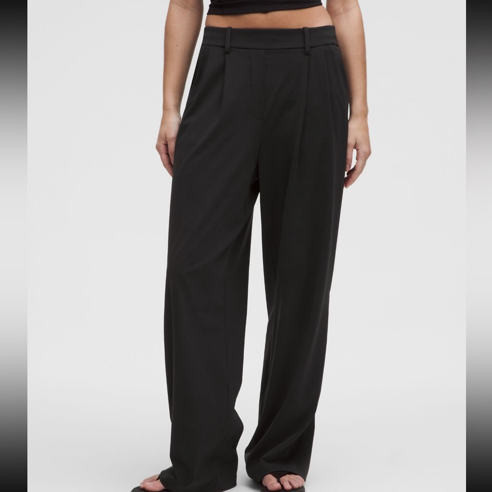 Lululemon Daydrift High Rise Wide Leg Trouser
Worn once women’s XS regular
